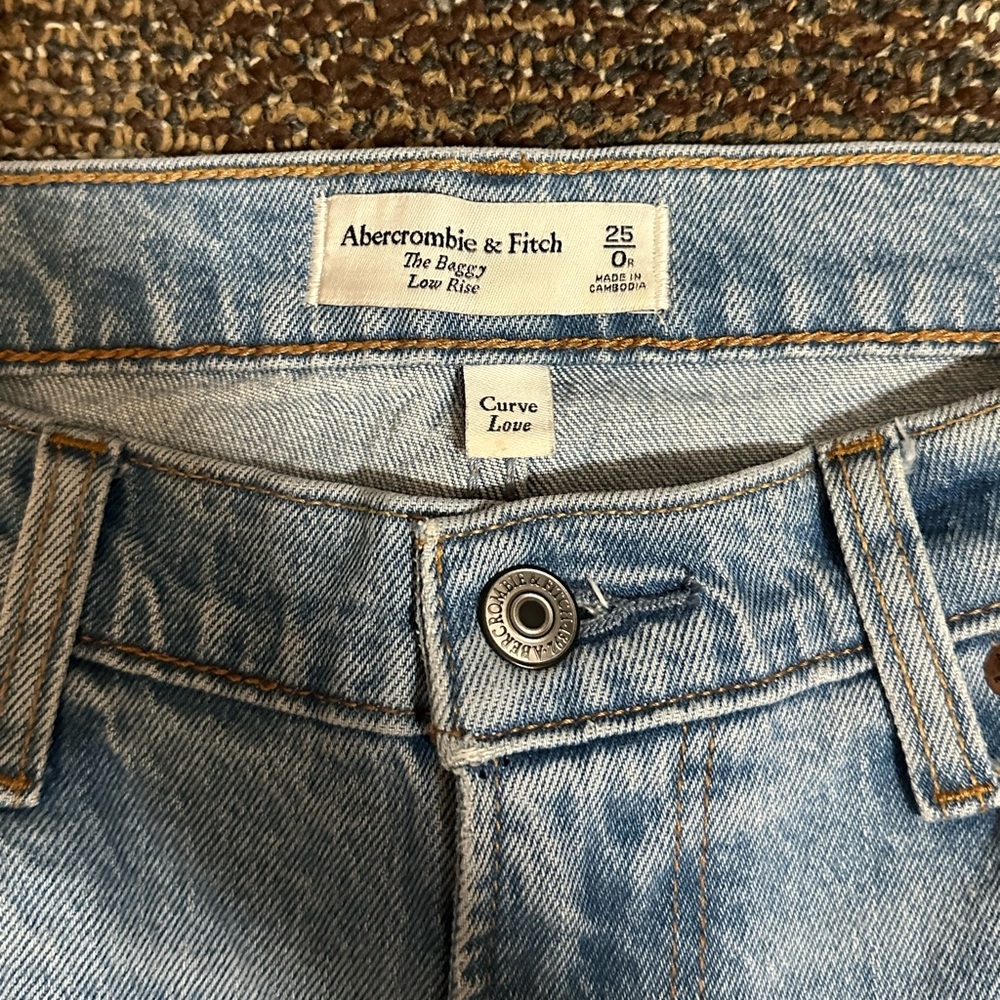 NEW A&F baggy low rise jeans (curve love)